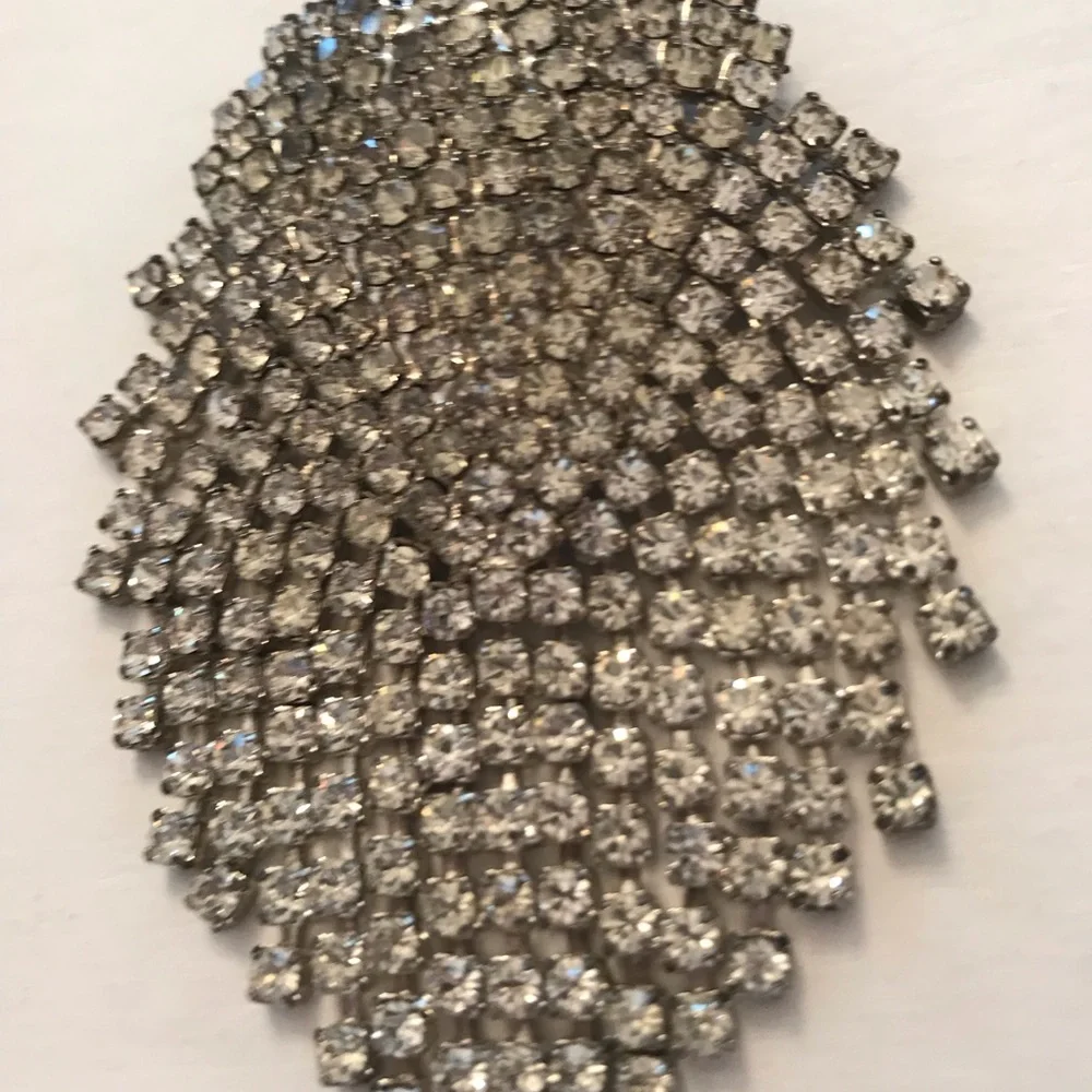 Ladies vintage Silver tone rhinestone broach pin - Picture 2 of 12